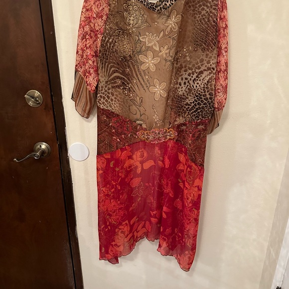Lee Anderson Cover-up/ Shawl. Mixed prints with beading. Size 3 = 2X. - Picture 3 of 3